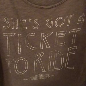 “She’s got a ticket to ride” Roxy Brown T-Shirt L